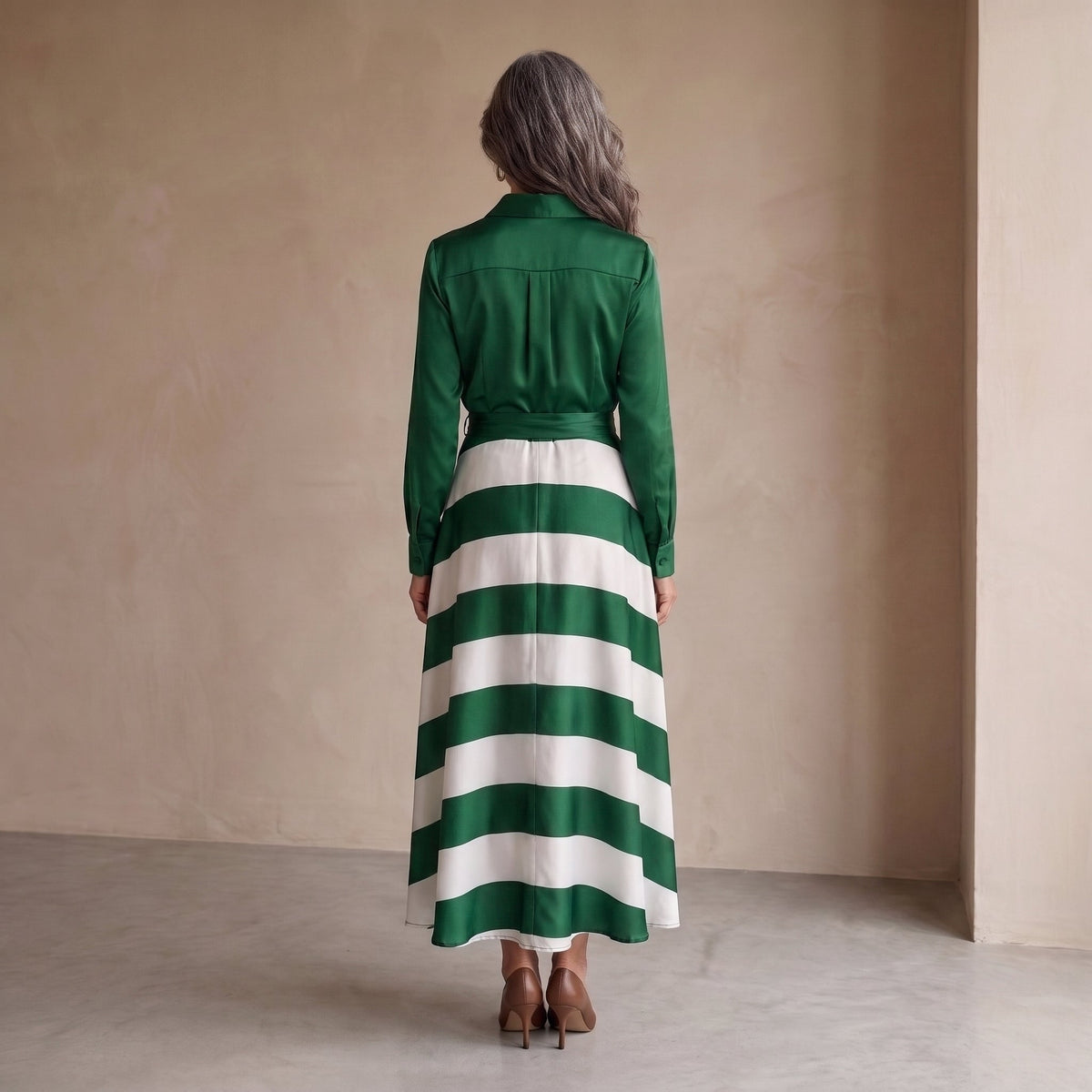 Monique™ | Elegante Buikbedekkende Gestreepte Maxi Jurk Met Ceintuur 8