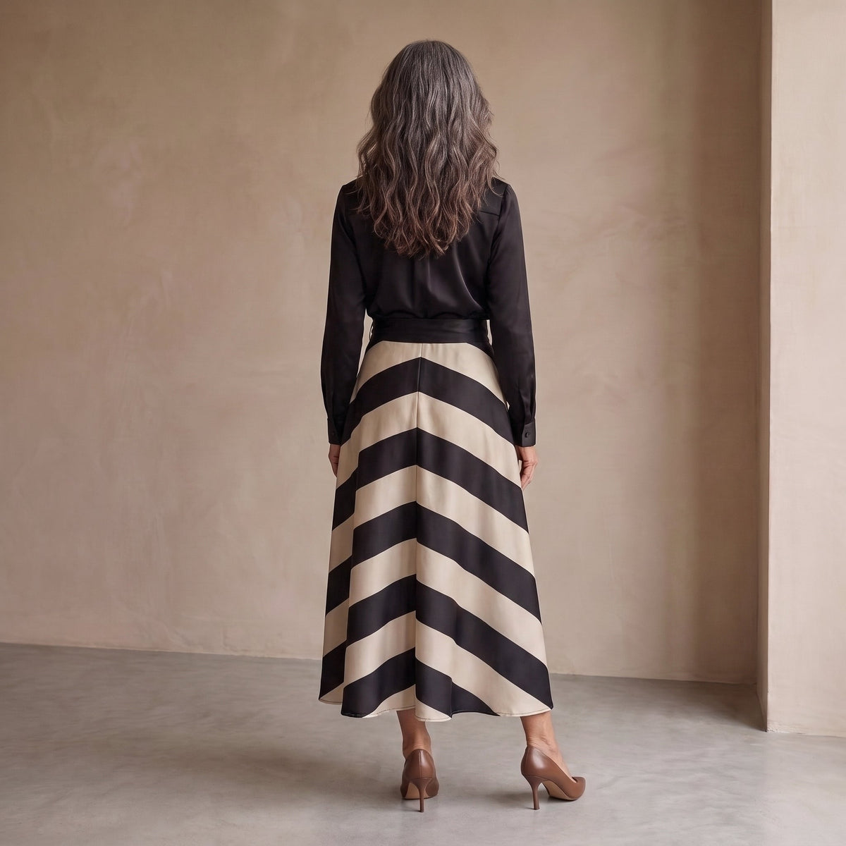 Monique™ | Elegante Buikbedekkende Gestreepte Maxi Jurk Met Ceintuur 6