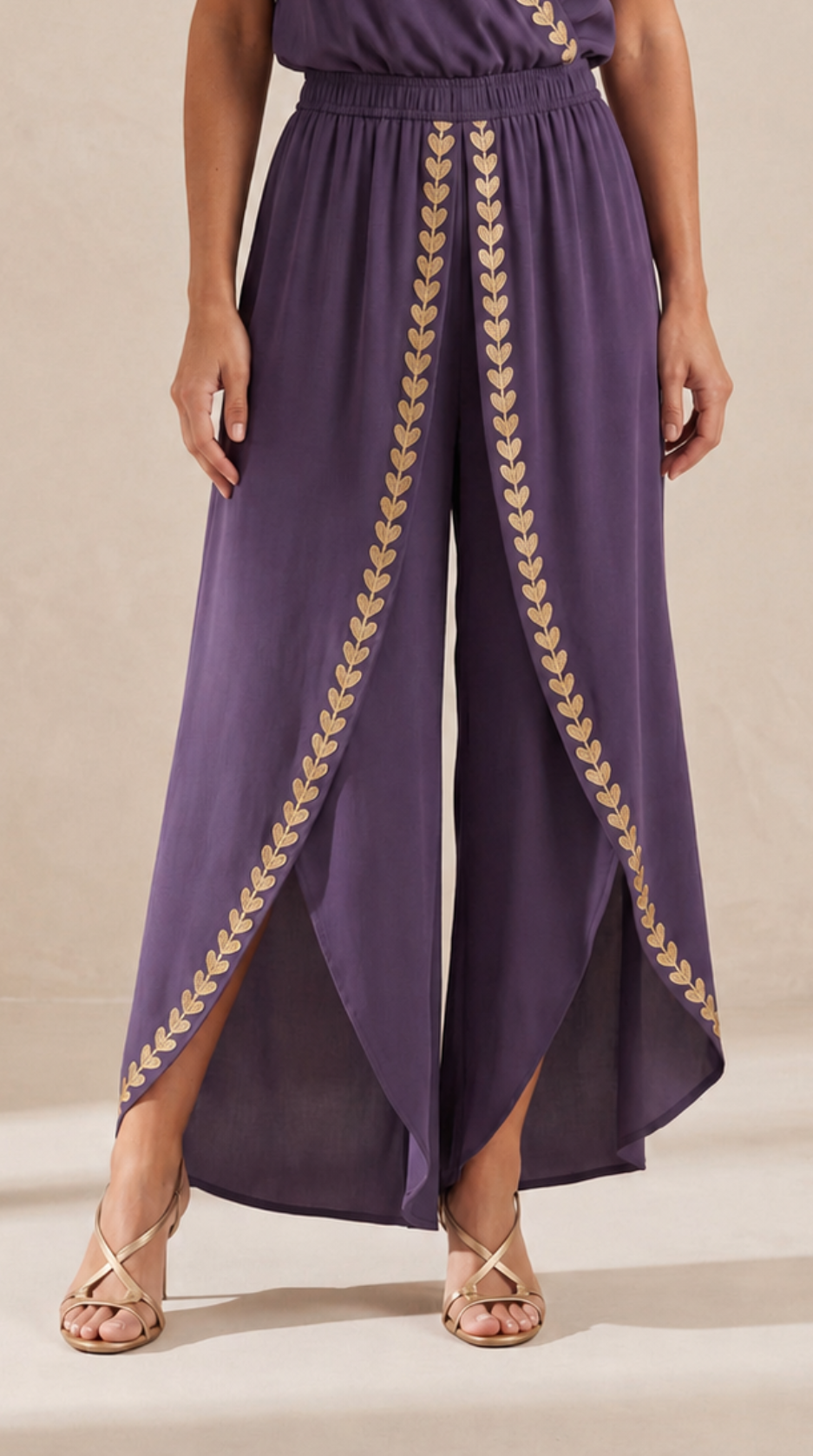 Oona™ | Luxe Jumpsuit met Gouden Details