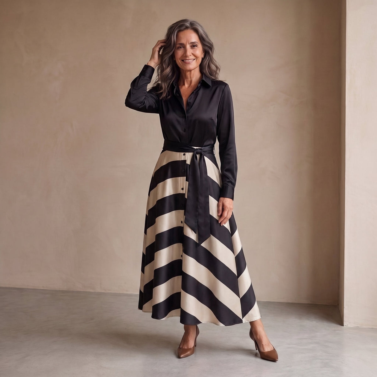 Monique™ | Elegante Buikbedekkende Gestreepte Maxi Jurk Met Ceintuur 5