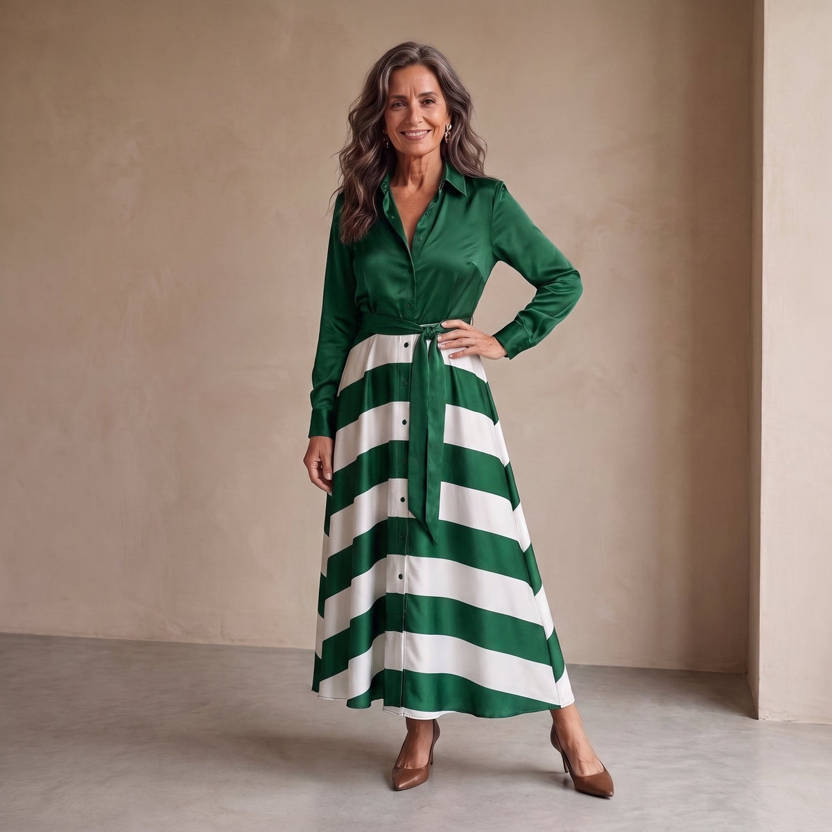 Monique™ | Elegante Buikbedekkende Gestreepte Maxi Jurk Met Ceintuur 7