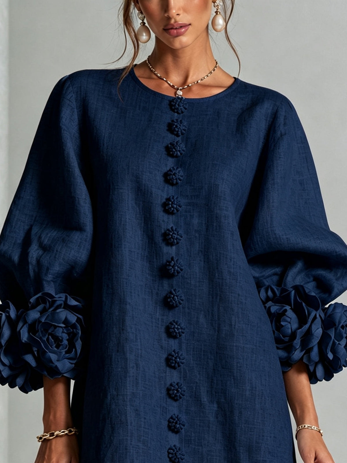 Nina™ | Losvallende Jurk met Knoopsluiting en Rozetmouwen 24