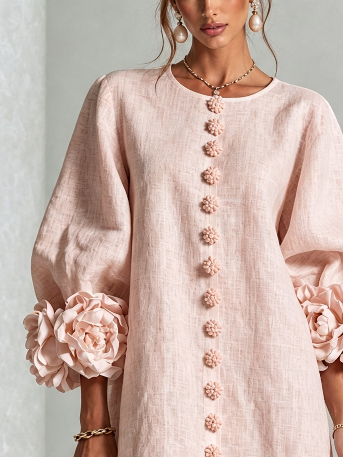 Nina™ | Losvallende Jurk met Knoopsluiting en Rozetmouwen 6